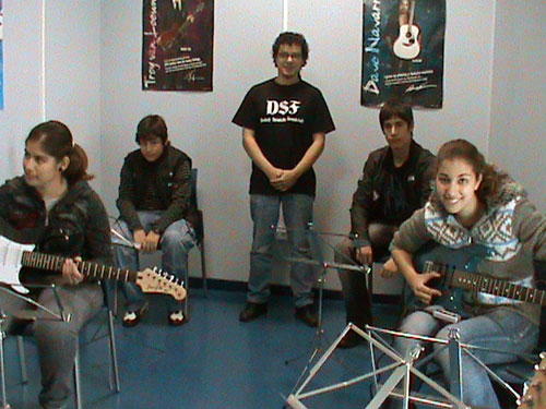 Asistentes al curso de Iniciación a la Guitarra Eléctrica de la Concejalía de Juventud