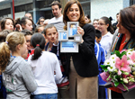 Rosa Romero inaugurando una placa