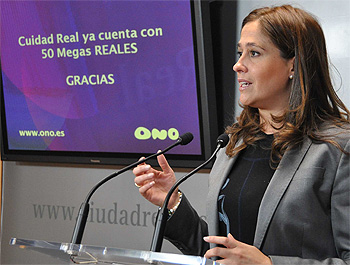 La alcaldesa presentando los 50 mb en Ciudad Real