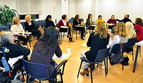 La concejala de Igualdad  durante la charla