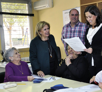 Rosa Romero inaugura el curso de educación de adultos gestionado por personal del Ayuntamiento y sin coste alguno para las arcas municipales