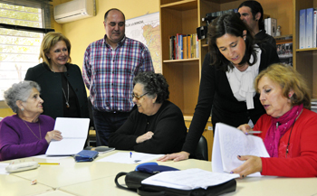 Rosa Romero inaugura el curso de educación de adultos gestionado por personal del Ayuntamiento y sin coste alguno para las arcas municipales