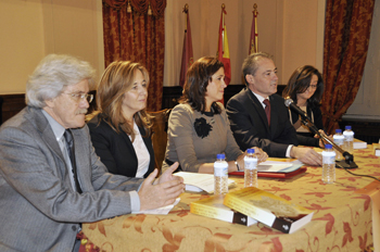 La Alcaldesa asiste a la presentación del libro 