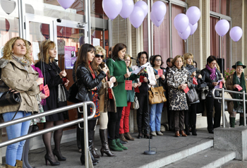 Con motivo de la celebración del Día Internacional de la eliminación de la violencia de género, la Alcaldesa de Ciudad Real ha leído un manifiesto de apoyo a las víctimas