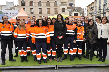 La Alcaldesa inaugura las jornadas divulgativas de Protección Civil destacando la profesionalidad y el altruismo de los voluntarios entre los que ha reconocido el trabajo de Francisco Jesús Fernández, el voluntario que más horas ha realizado durante 2011