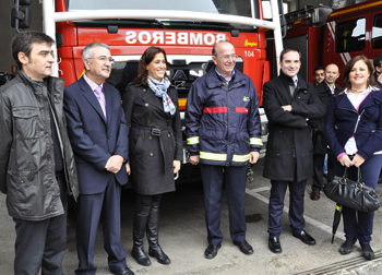 La Alcaldesa de Ciudad Real visita el parque de bomberos de la capital y traslada el reconocimiento del Ayuntamiento a los profesionales de este servicio al que el consistorio aporta mas de 1.500.000