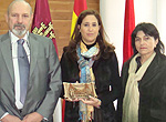 La alcaldesa despidiendo al cónsul de Rumanía en Ciudad Real