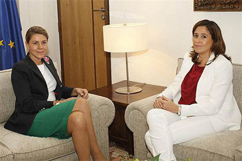 Rosa Romero durante la reunión con Cospedal