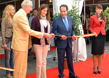 La alcaldesa inaugurando la feria