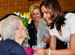 visitando ancianas centenarias