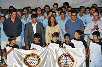 La Alcaldesa de Ciudad Real asiste a la presentación oficial del Club Balonmano Alarcos Ciudad Real. Rosa Romero aplaude el trabajo realizado por la junta directiva para sacar este proyecto adelante