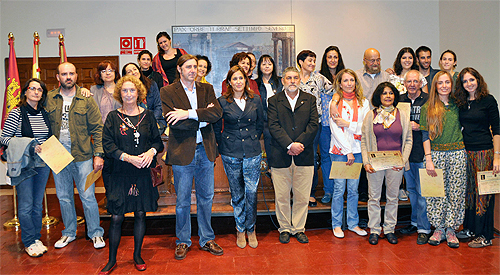 Entrega diplomas del curso de pintura