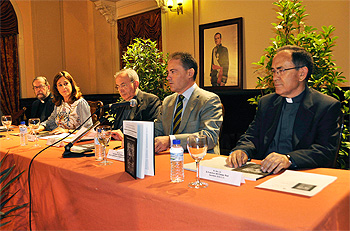 Rosa Romero en la presentación del libro