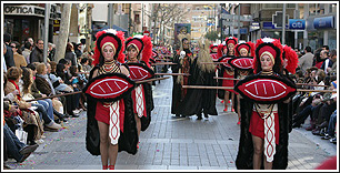 La Concejalía de Festejos abre el plazo para la adjudicación de las sillas del recorrido del desfile de Domingo de Piñata