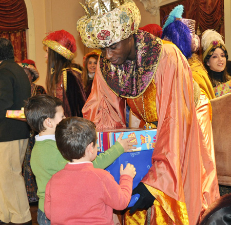 Ganadores de los belenes y reparto de los regalos de Reyes